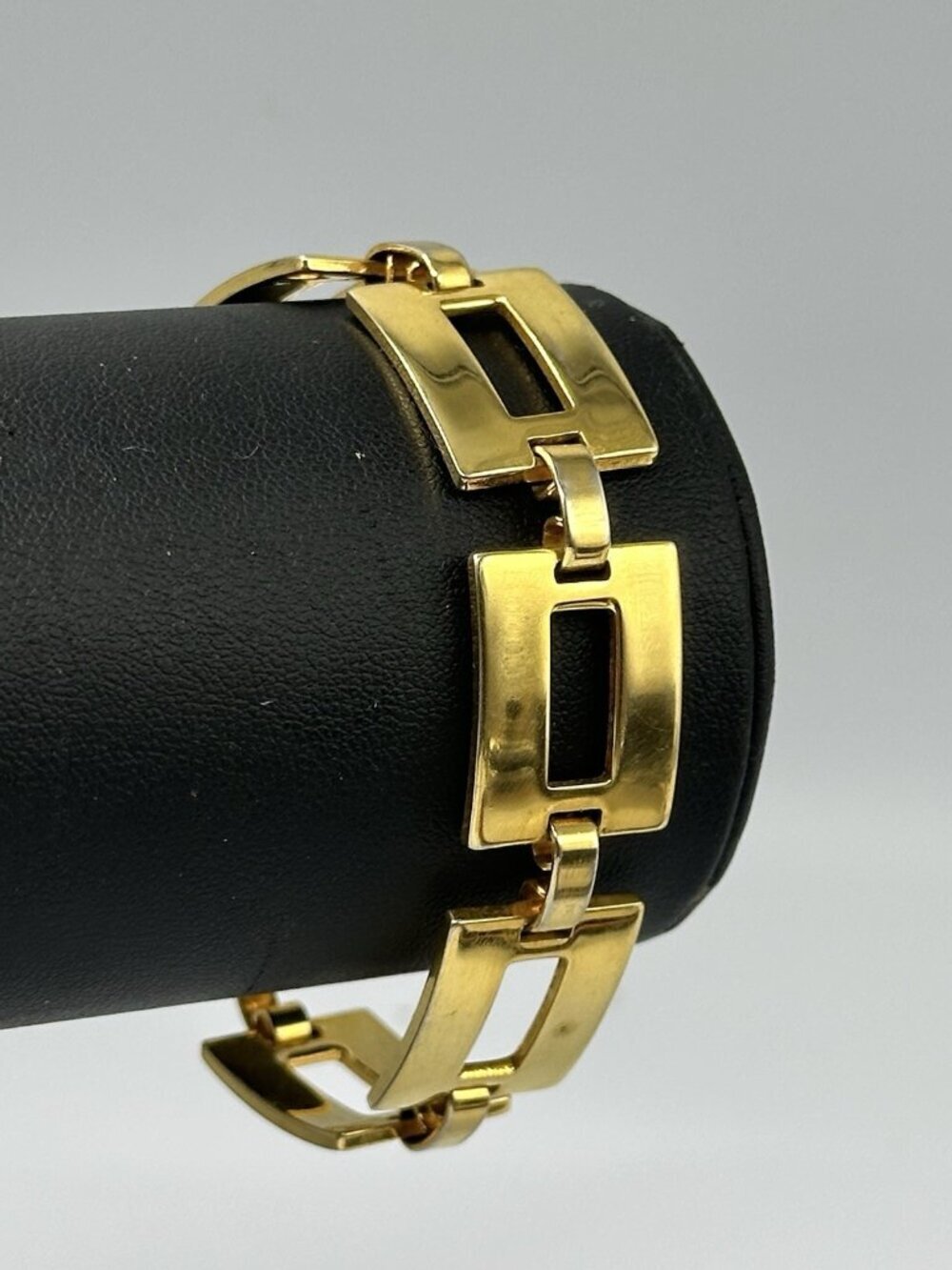 3/$30 Vintage Bracelet Gold Tone Rectangle Links Fold Over Clasp Statement 7.5"